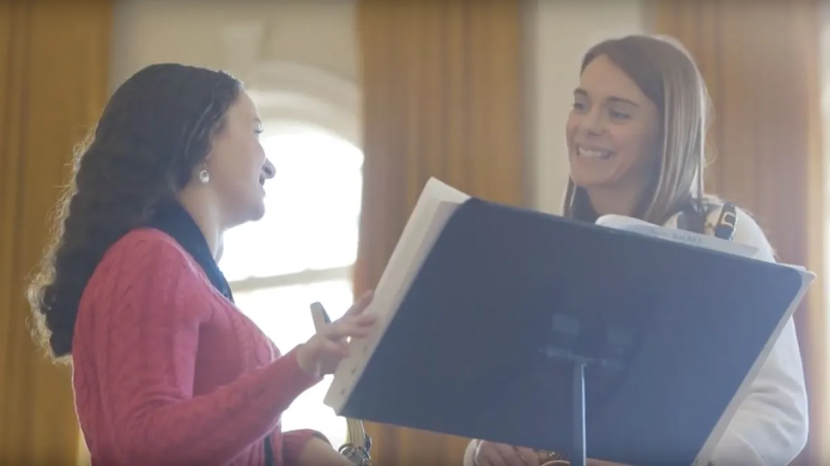 Professor Amanda Heim and a student talking to each other