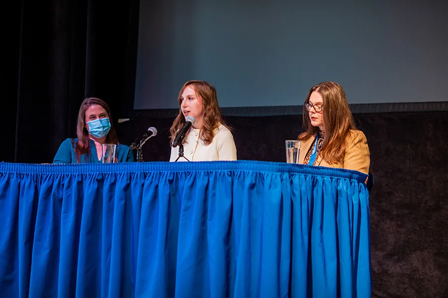 Amanda Blaugher and Camille Traczek ’22