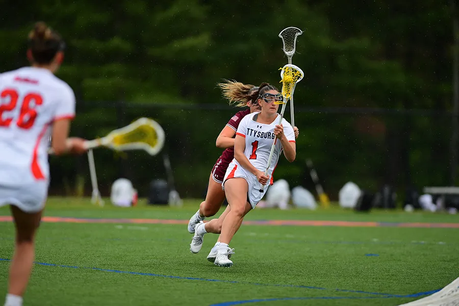 Jordan Basso ’24 play lacrosse