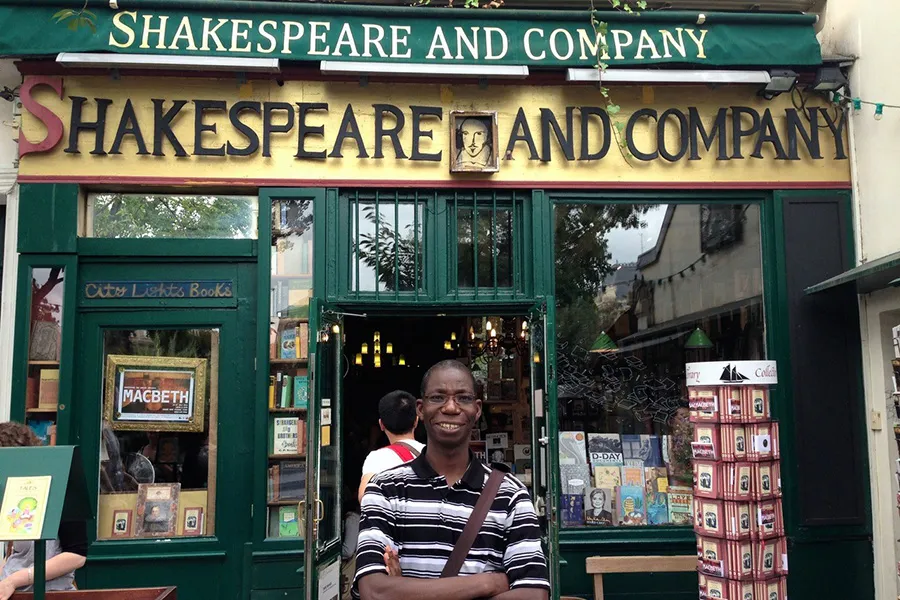 Prof. Abou Bamba in front of Shakespeare & Co