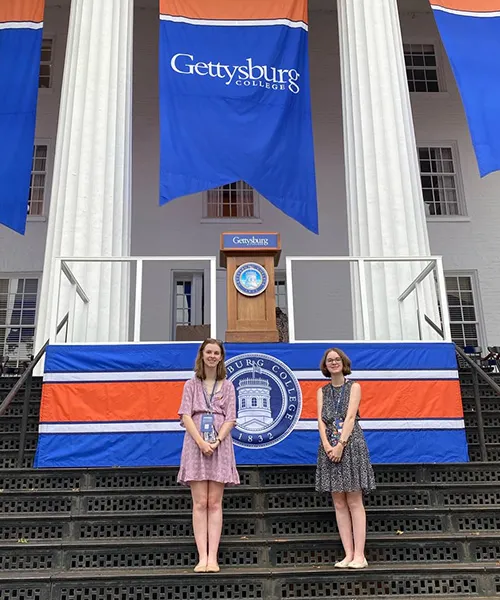 Madison ’27 and Jillian Bick ’27 on the steps of Penn Hall