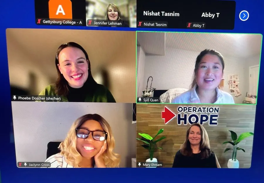 Phoebe Doscher ’22, Syd Quan ’22, Mary Hagerty Ersham ’94, and Jaclynn Cross ’10 lead Alumni J-Term’s opening session, Bridging Generations: The Power of Women in the Workplace.