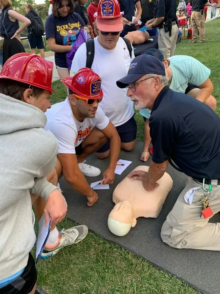  Officer Ed teaches students how to perform CPR.