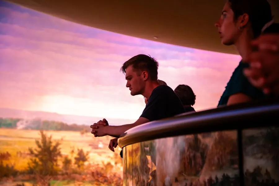 Students view Gettysburg Cyclorama during CCE career visit with NPS Ranger Chris Gwinn ’06.
