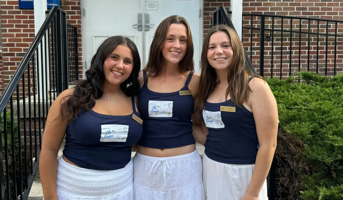 Tatum Murray ’27 (middle) with Clare Sottile ’26 and Julia Daly ’26 during sorority recruitment last fall.