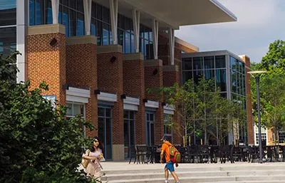 Students walk outside the CUB.