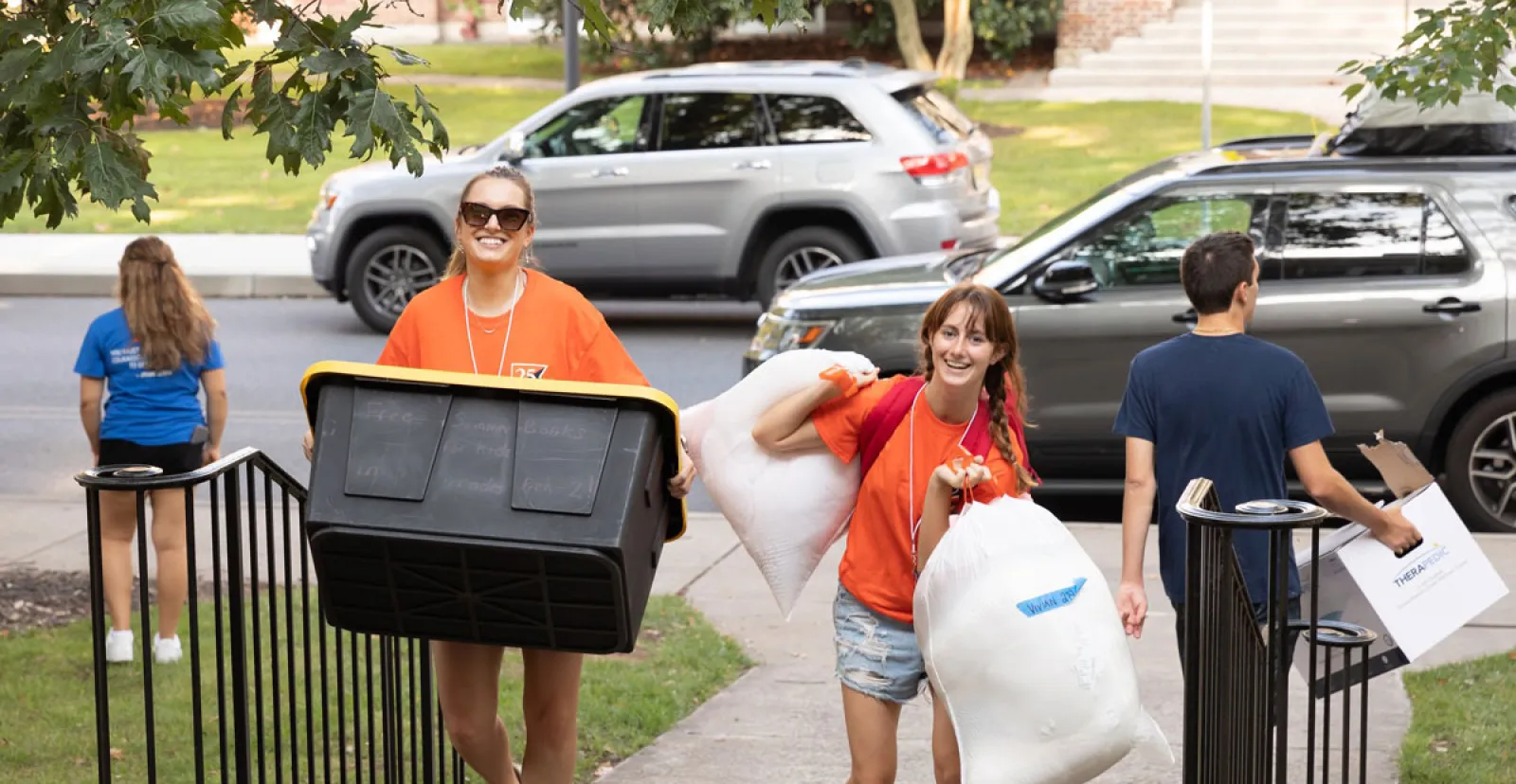 Residential Education staff in orange shirts assist with Move-In Day