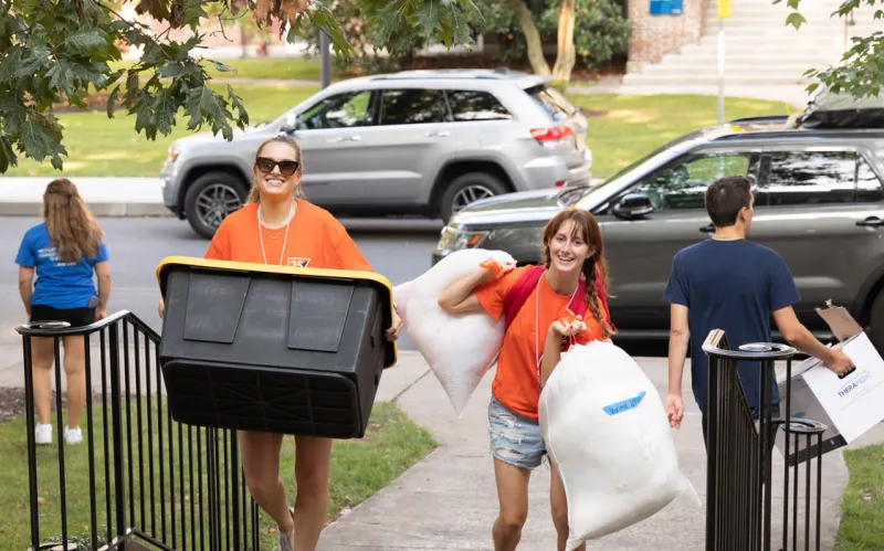 Residential Education staff in orange shirts assist with Move-In Day