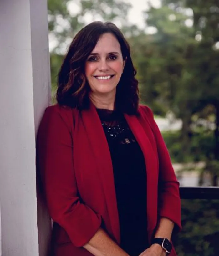 Photo of Jennifer R. Lucas
